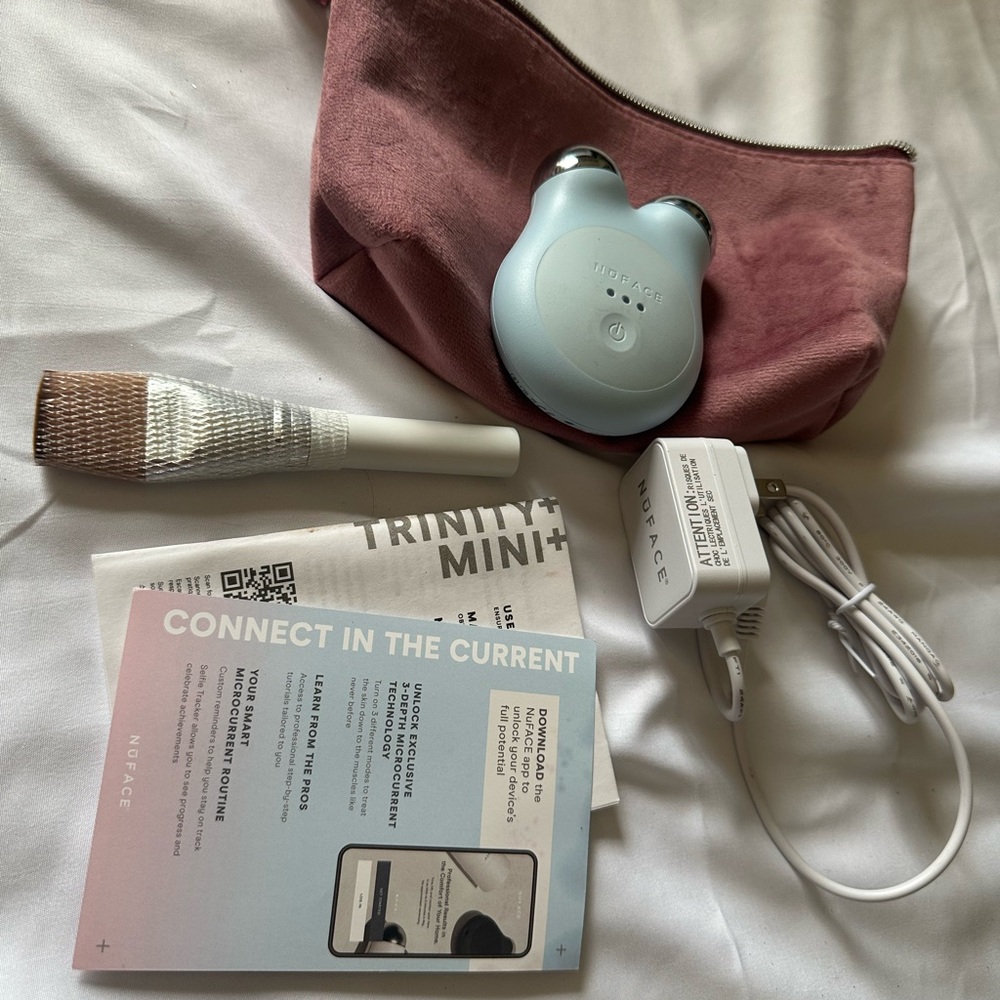 Nuface Trinity Mini Starter Kit Mini Facial Toning Device